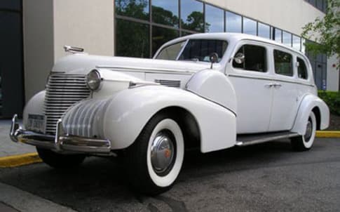 10-Passenger Stretch Limousine