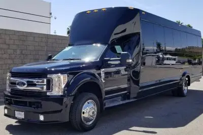 Rent Party bus Ford F 750 Black